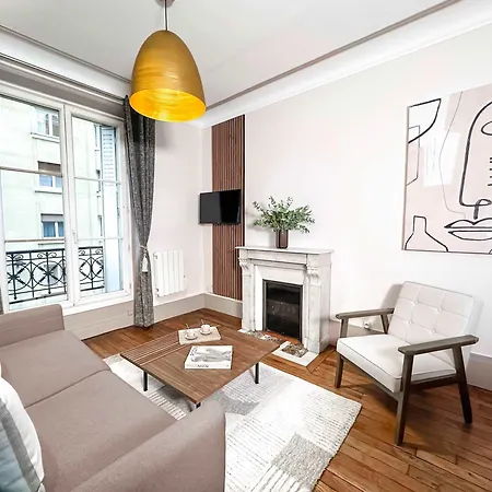 Charming Flat With Lift Near Champ-de-mars Parigi